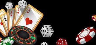 Pengguna membaca info bonus lewat layar mobile